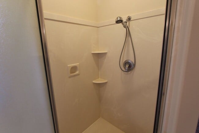 Building Photo - 4 Br, 3 Car Garage - Stone Gate at Seven H...
