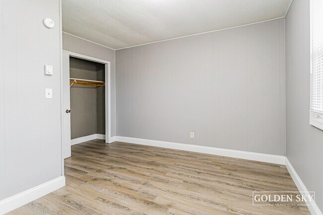 Building Photo - 6304 E Piccadilly Rd