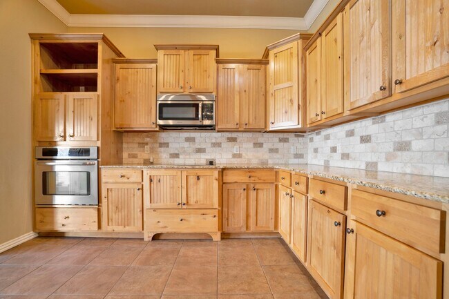 Building Photo - Stunning 4 Bed 2 Bath Home close to Elm Springs Walmart!