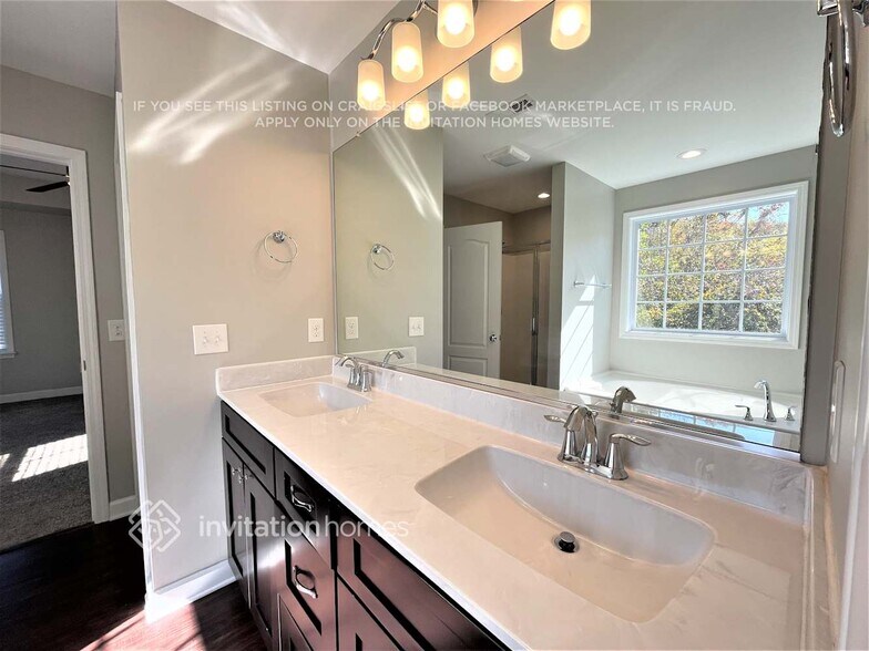 Building Photo - 270 Water Mill Rd