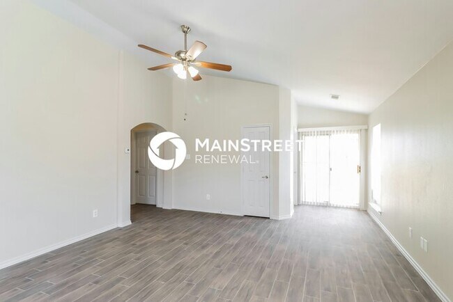 Building Photo - 3 Bedroom Pet-Friendly Home in Fort Worth, TX with Main Street Renewal