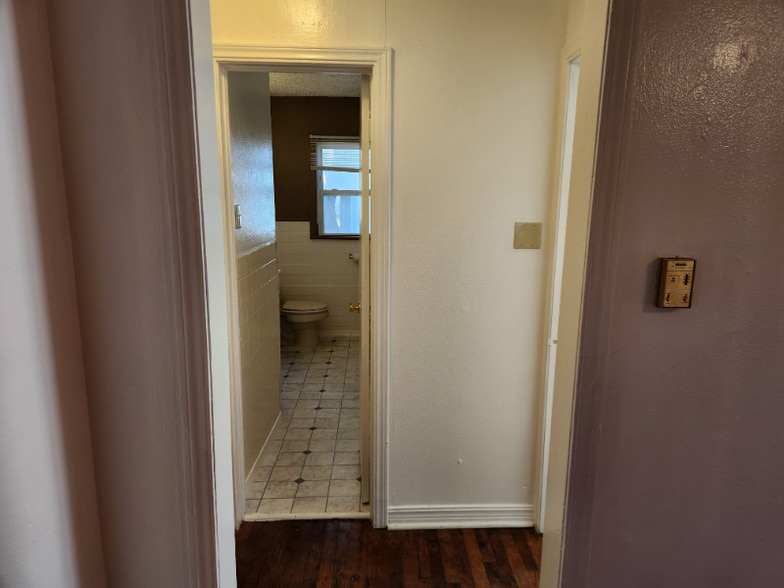 Building Photo - 607 3rd Ave NW