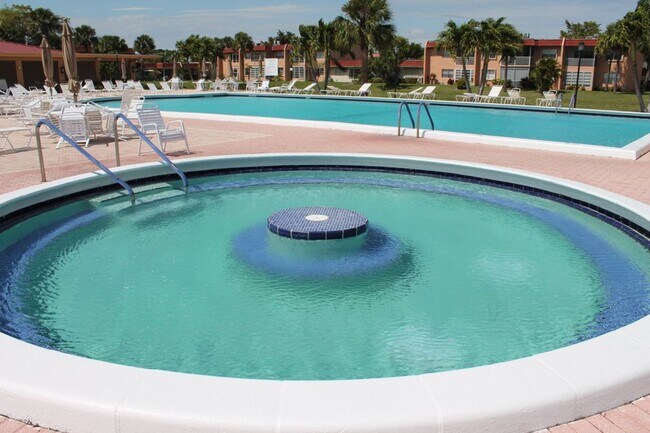 Building Photo - 2BR/ 2BA Condo In Golden Lakes - An Active...