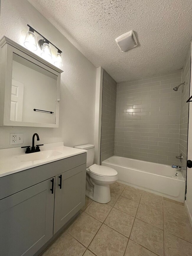 Building Photo - Renovated Charm Meets Modern Comfort – 3-B...