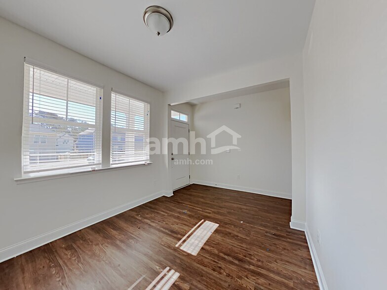 Building Photo - 129 Dog Path Trl