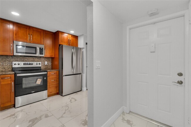 Building Photo - 6475 W Oakland Park Blvd