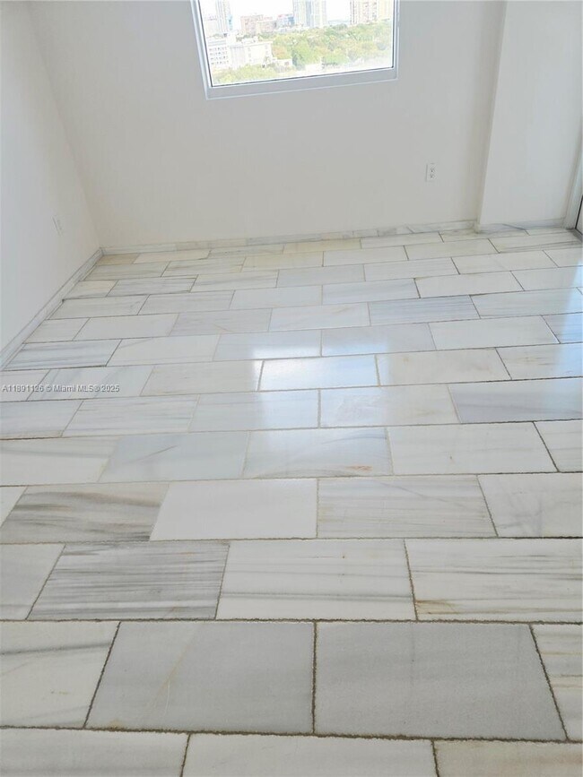 Building Photo - 1401 SW 22nd St