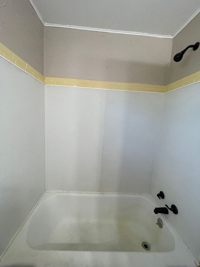 Building Photo - Single-Family Home