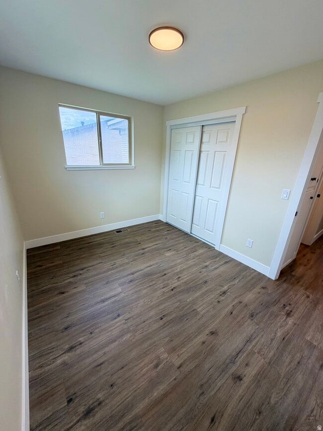 Building Photo - Modern & Updated Living in the Heart of Draper