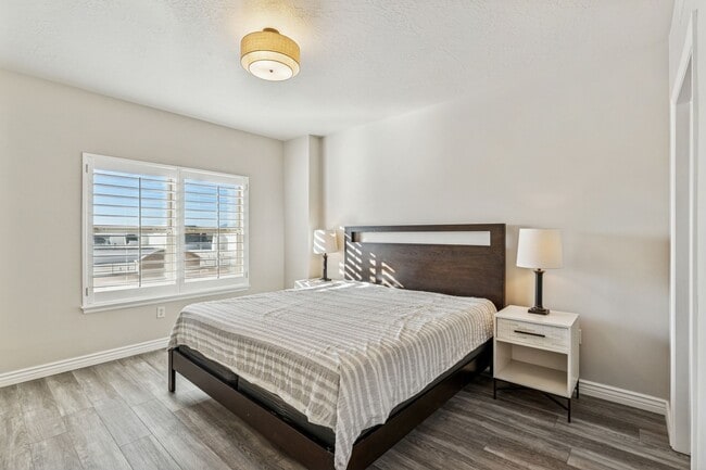 Building Photo - 5 S 500 W