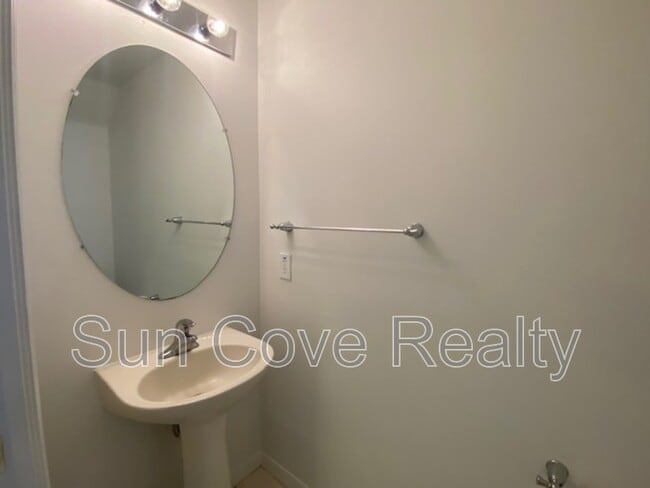 Building Photo - 20430 Needletree Dr