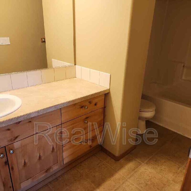 Building Photo - 2885 SW Indian Cir