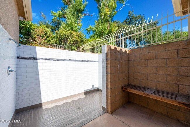 Building Photo - 140 Symphony Ln