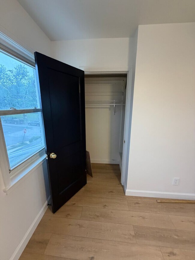 Building Photo - Brand new renovation 2bed 1.5bath