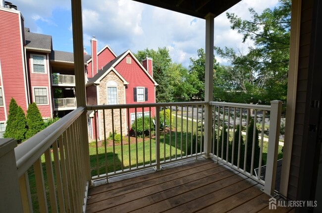 Building Photo - 14 Lear Ct