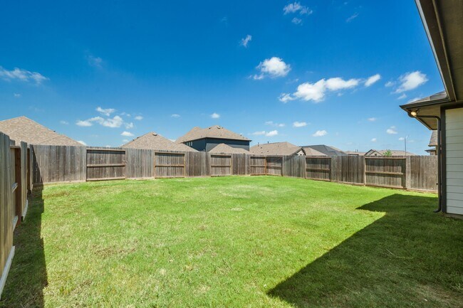 Building Photo - 17043 Luminous Ln