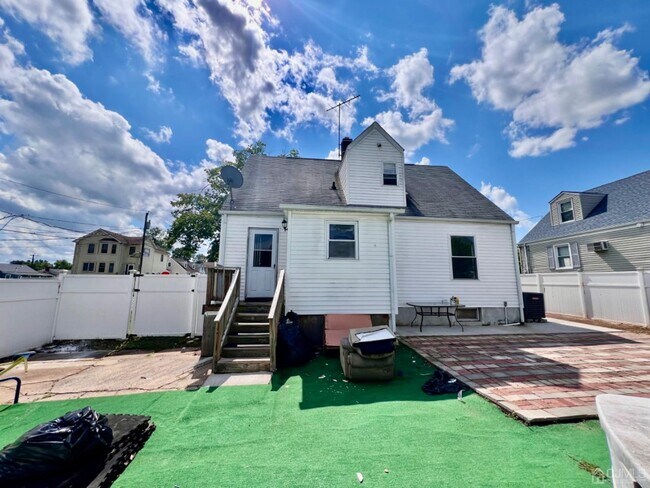 Building Photo - 52 Marconi Ave