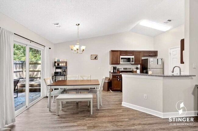 Building Photo - 13 Brindlewood Dr