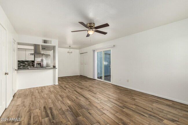 Building Photo - 4718 W Orangewood Ave