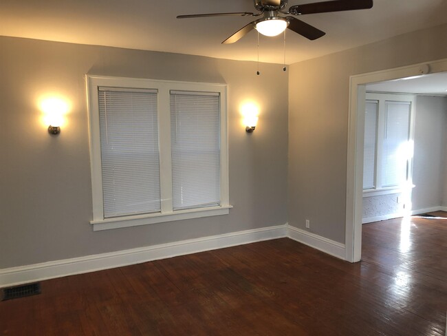 Building Photo - 172 N Roys Ave