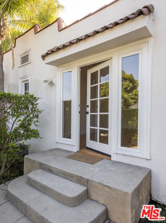 Building Photo - 809 N Stanley Ave