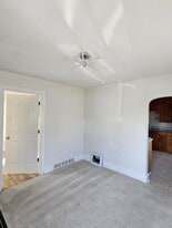 Building Photo - 616 Lee St