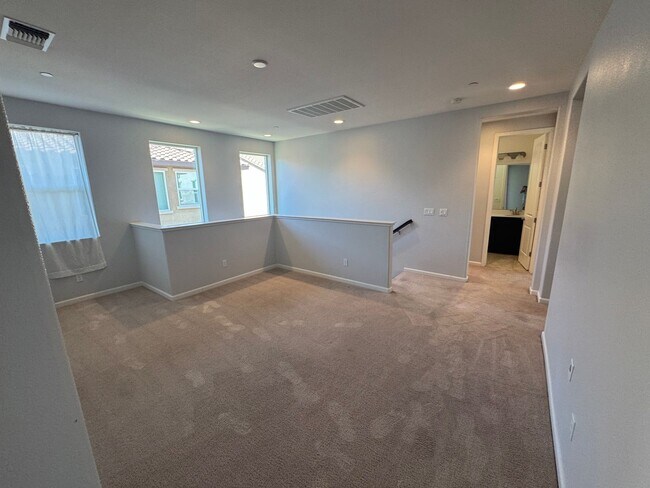 Building Photo - 3 Bedroom | 2.5 Bathroom | Sun Dance Lake ...