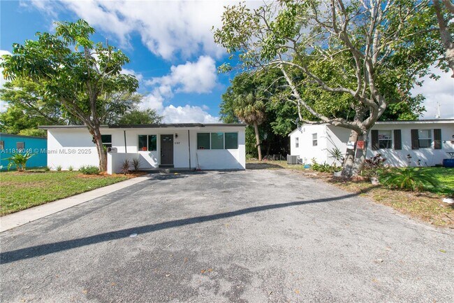 Primary Photo - 1167 NW 9th Ave