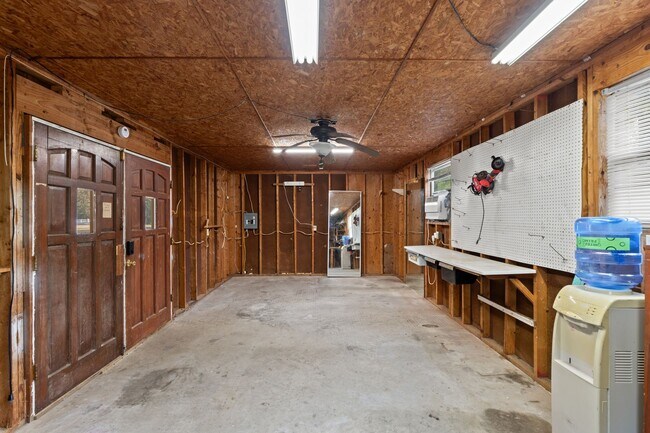 Building Photo - 3 bedrooms 2 bathroom