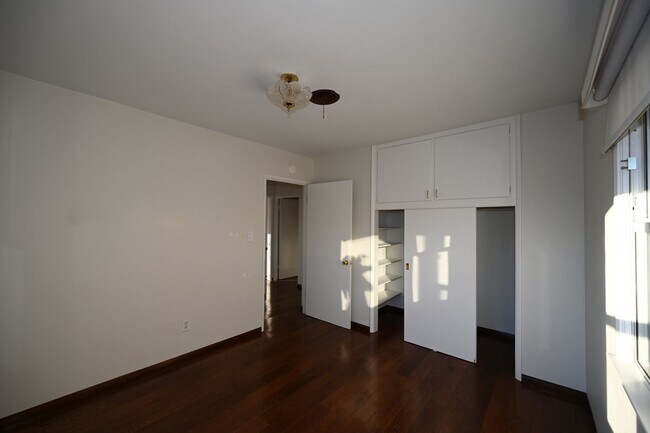 Building Photo - Beautiful Home with Gorgeous Views