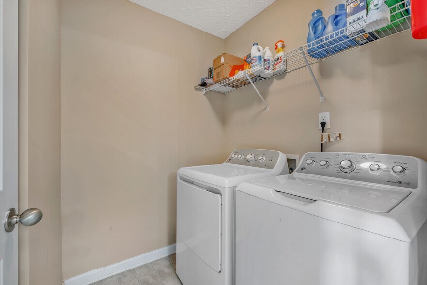 Building Photo - 1345 Bell Rd