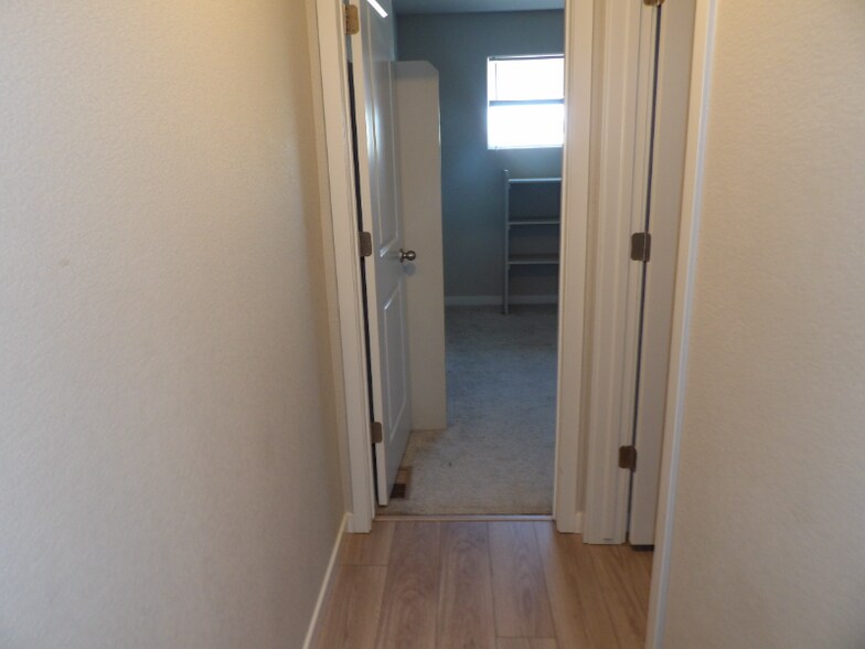 Building Photo - 10496 Kalama Dr