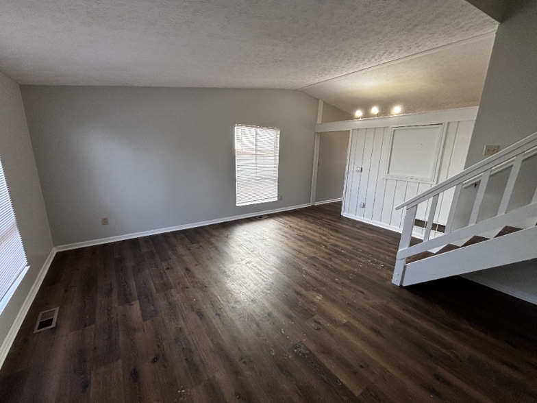 Building Photo - 3333 Chetwood Pl