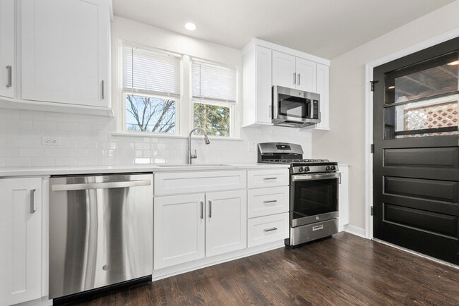 Building Photo - 141 N Peck Ave