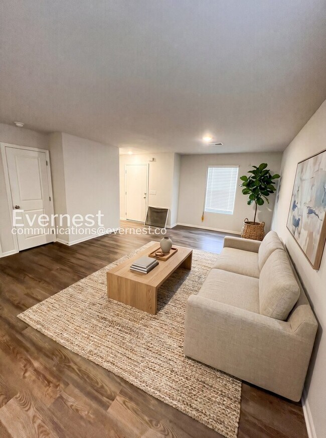 Building Photo - Lovely 3-Bedroom Home with Great Spaces / Pet-Friendly / Available Now!