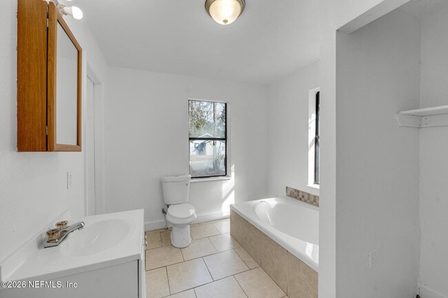 Building Photo - 1830 W 27th St