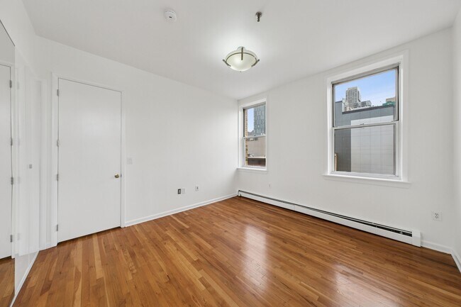 Building Photo - 319 Barrow St