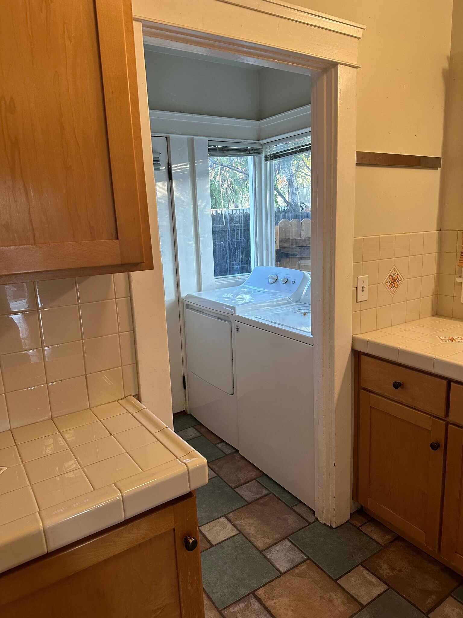 Building Photo - 325 E Colorado Blvd