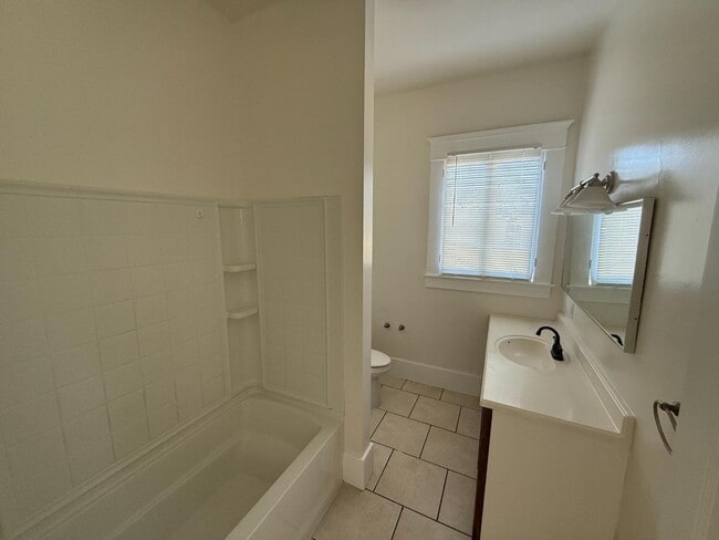 Building Photo - 563 San Francisco Ave