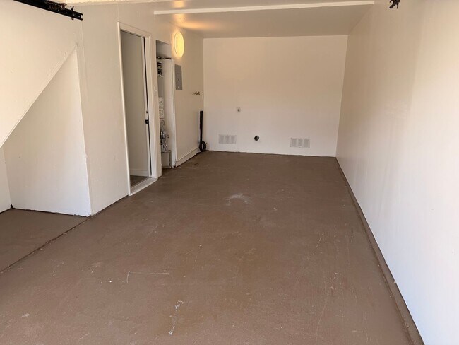 Building Photo - South Garden Apartments