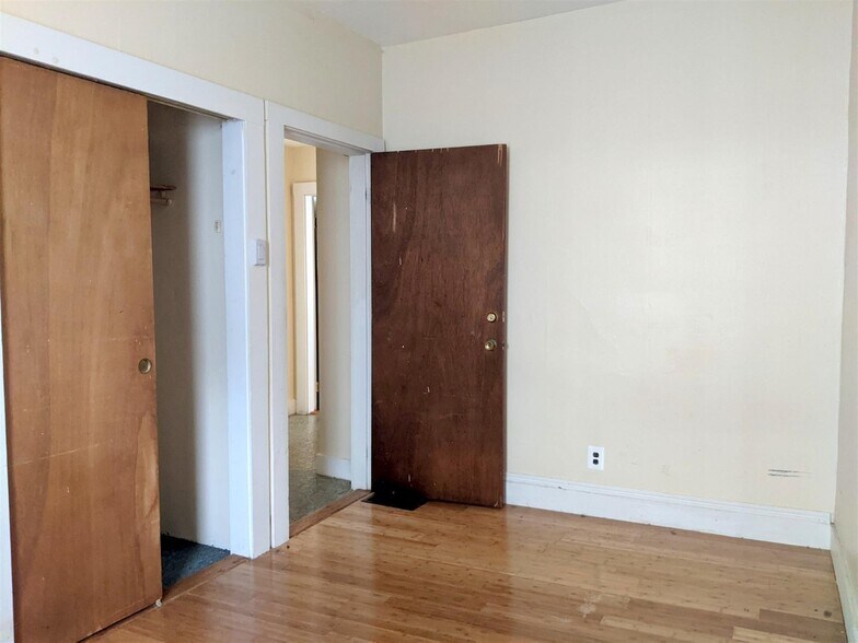 Building Photo - 1102 Broadway