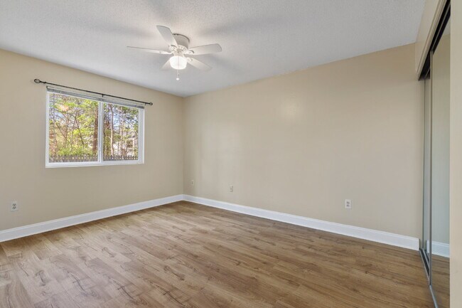Building Photo - $200 Off First Month Updated 2BR Ground Level Condo Minutes for I77 in Rock Hill!