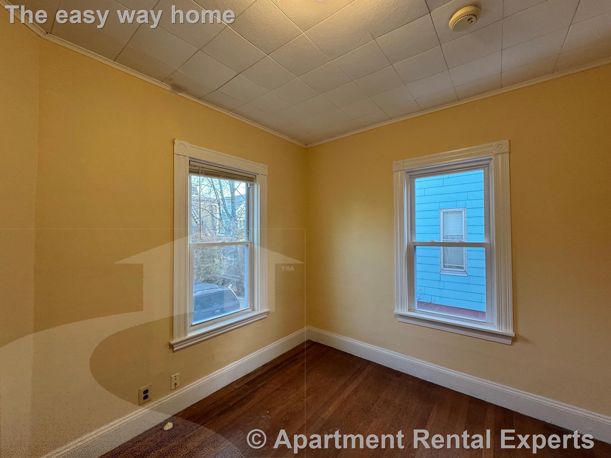 Building Photo - 32 Claremon St