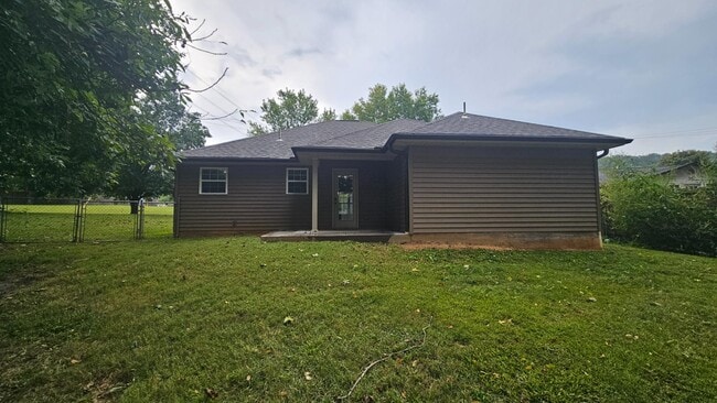 Building Photo - 7225 Periwinkle Rd