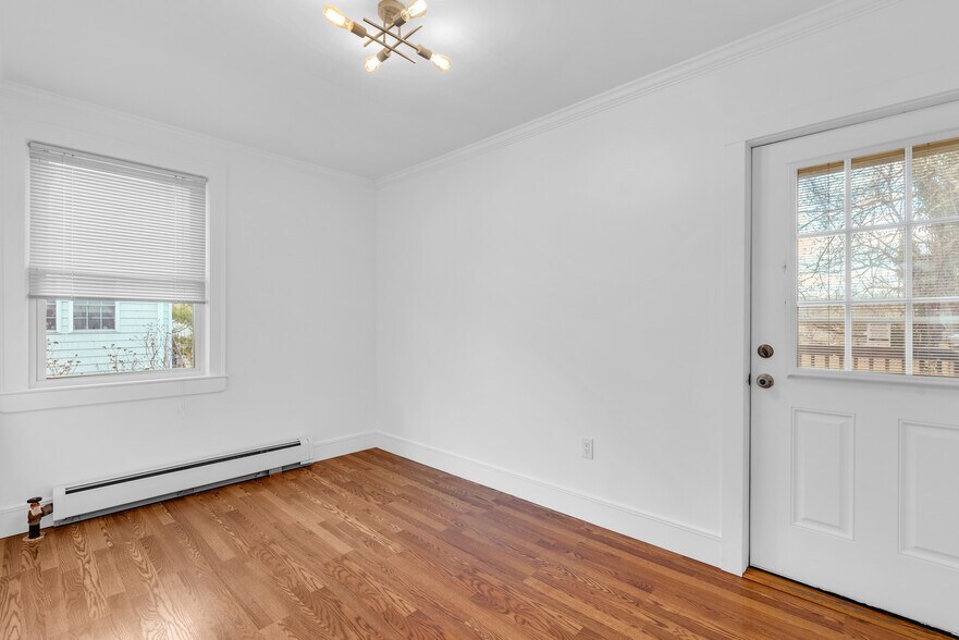 Building Photo - 127 Maple Ave