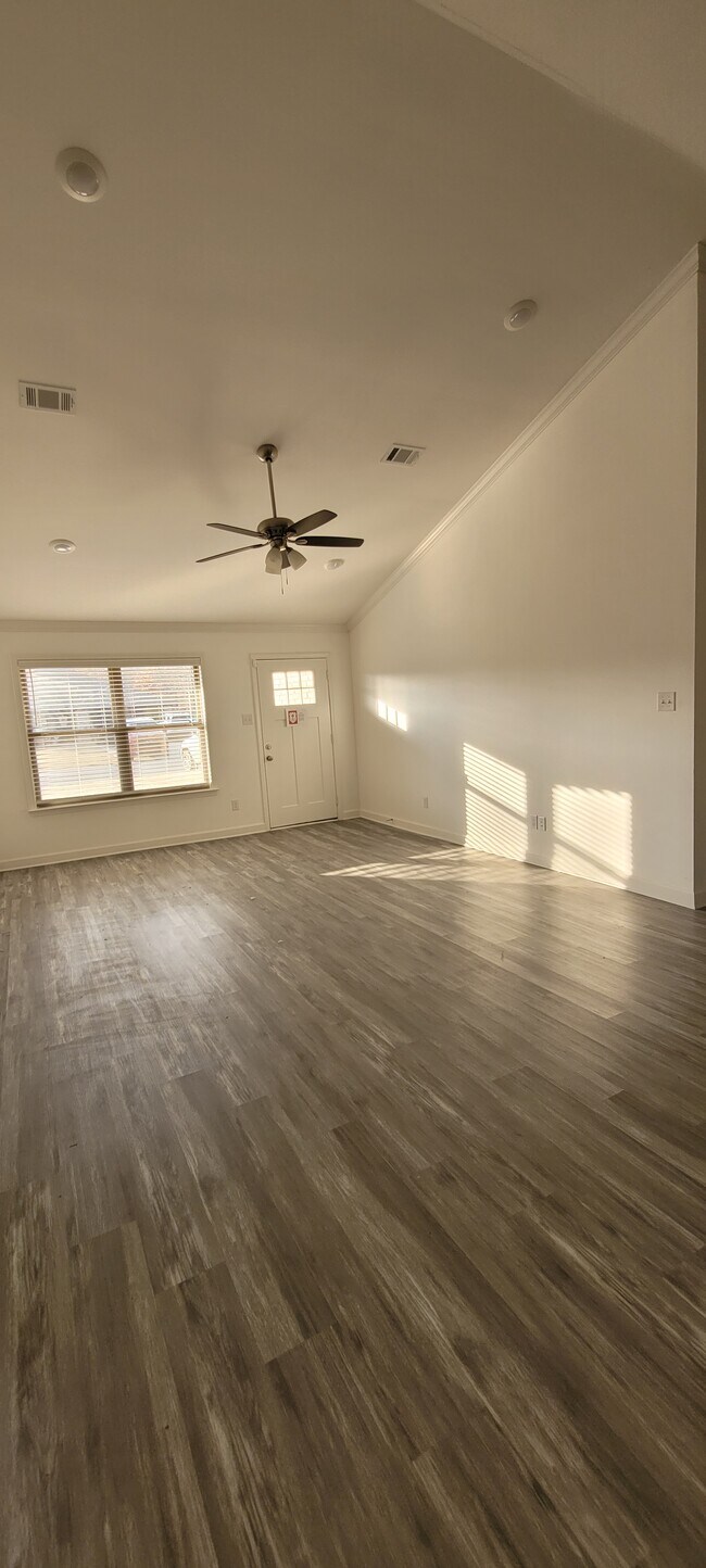 Building Photo - 45 Buena Vis Dr