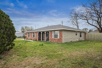 Building Photo - 5303 Heatherbrook Dr