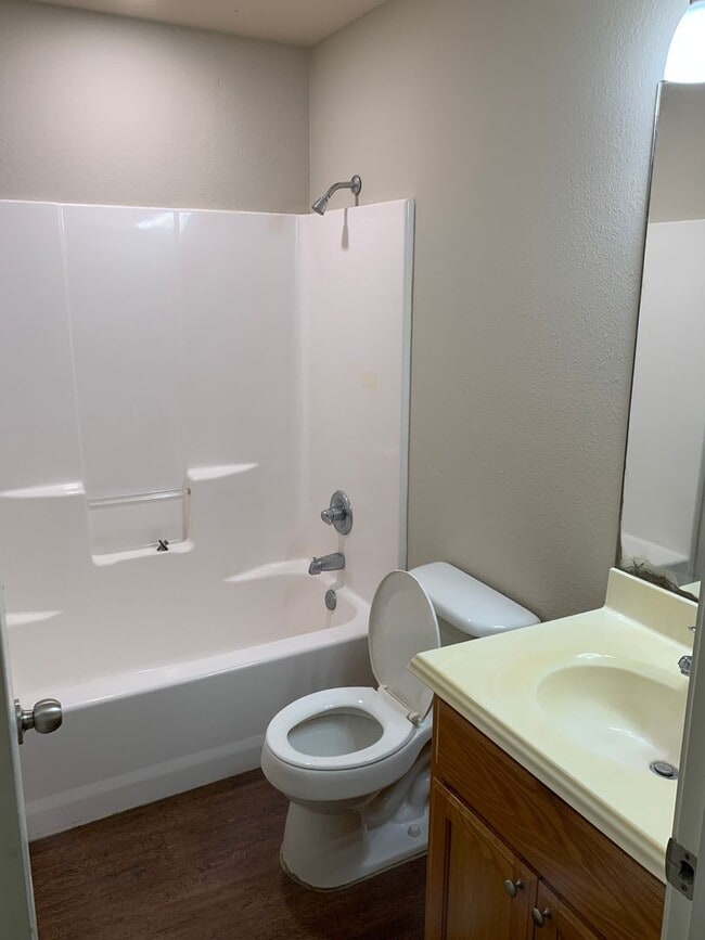 Building Photo - 3 bedroom 2 bath brick home