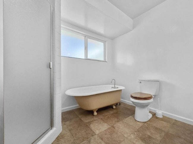 Building Photo - Spacious 4-Bedroom Home with Stunning Hill...