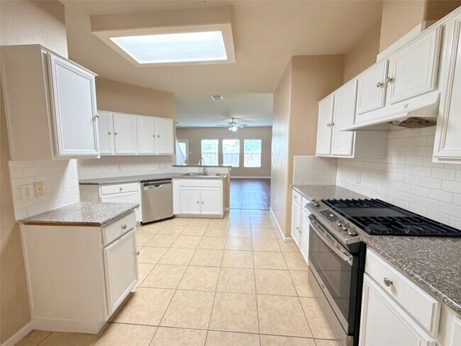 Building Photo - 15423 Fir Woods Ln